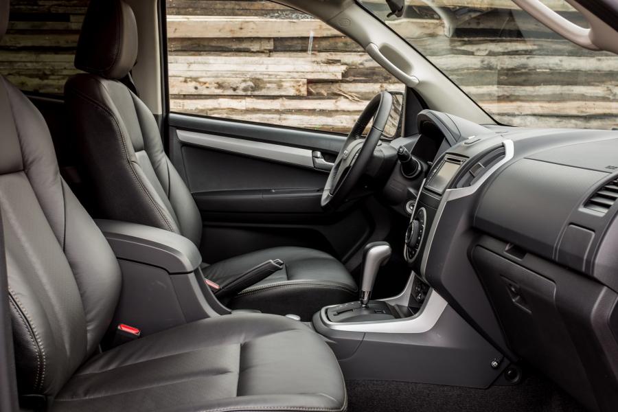  Isuzu D-Max Katana 2015 года  (фото 6 из 15)